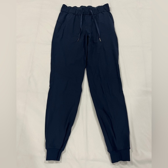 On the Fly Lulu Lemon Joggers - Picture 1 of 2